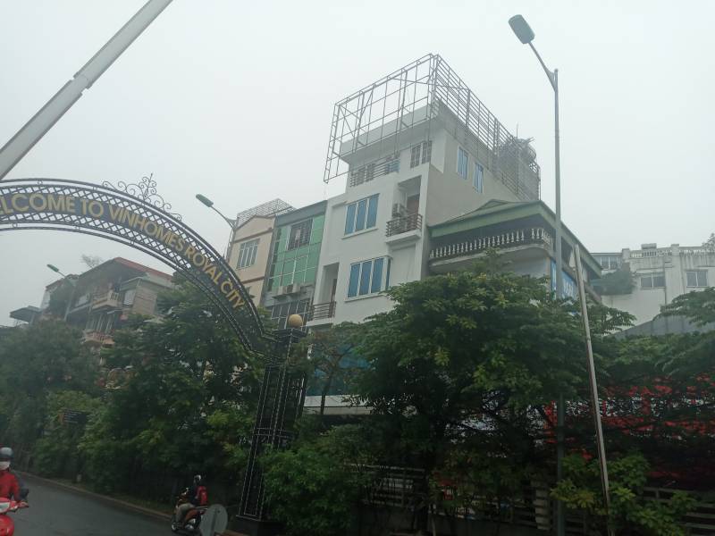 cho thuê đặt biển quảng cáo cỡ lớn vị trí đẹp cạnh royal cty