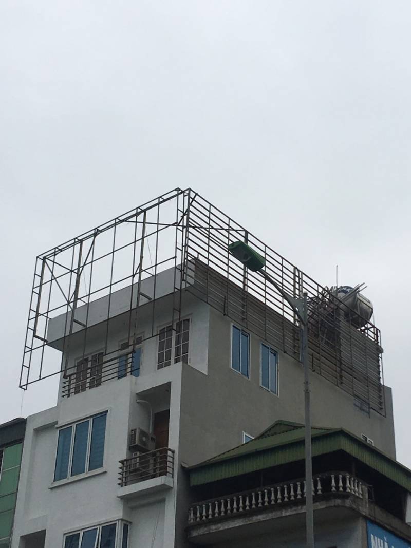 cho thuê đặt biển quảng cáo cỡ lớn vị trí đẹp cạnh royal cty